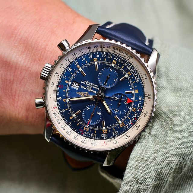 Breitling Navitimer Chronograph GMT 46 A24322 Image 5